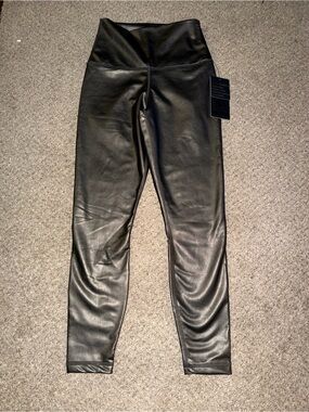 NWT Faux Leather Size Small HR* Ankle length Stretchy Gunmetal Gray Leggings